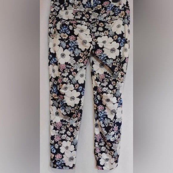 Ann Taylor Modern Crop in Peony Blossom blue White Floral Pants Size in Photos - Picture 1 of 3